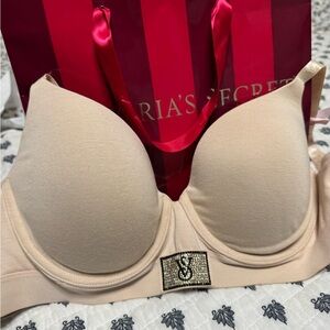 Victoria's Secret Beige Smooth Padded T-Shirt Bra with Logo Accent